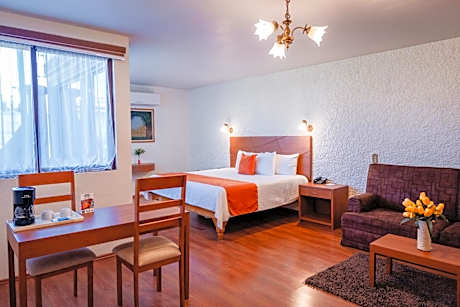 King Suite - Non-Smoking