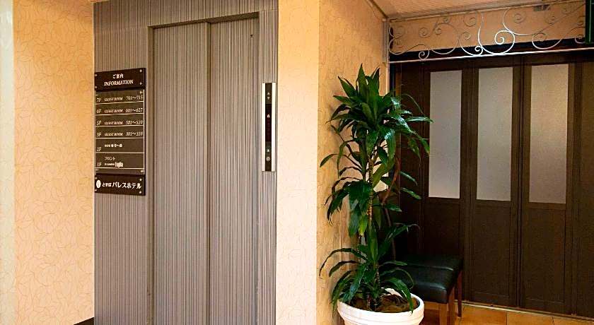 OYO Sasebo Palace Hotel