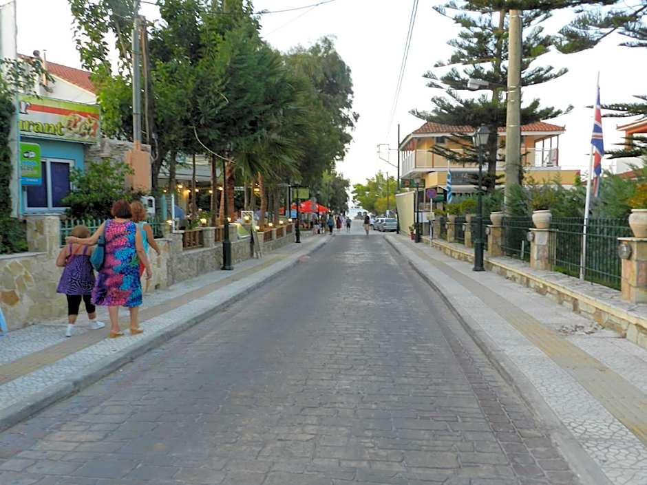 Infinity blue beach apartments - Renovated Apartments 2 Minutes from the Sea & Pool with Scenic Views