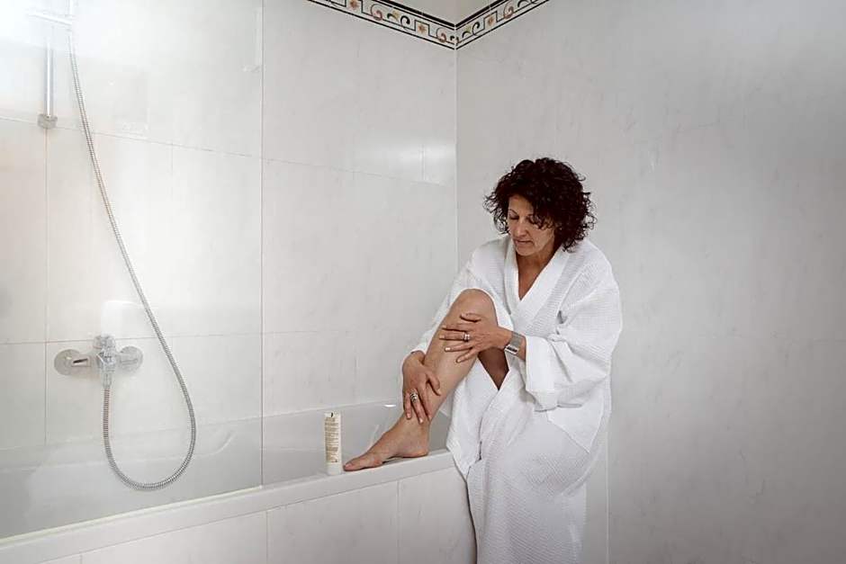 Hotel Locker & Legere