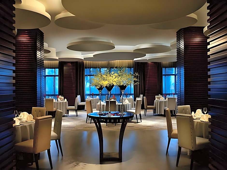 Grand Metro Park Universal Dinosaur Town Hotel