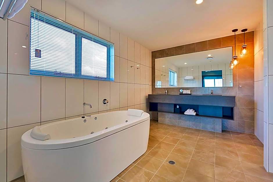 Best Western Plus North Lakes Hotel