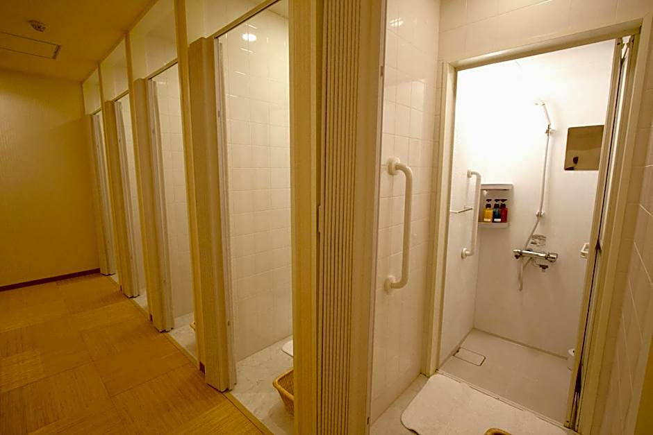 HEARTS Capsule Hotel & Spa Nakasu -Male only-