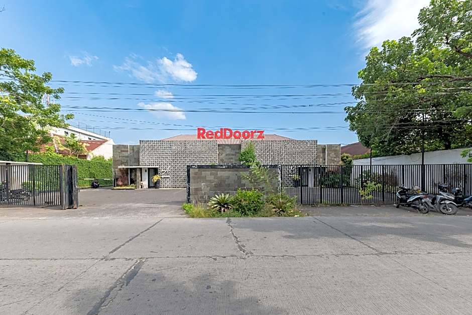 RedDoorz Plus near UNIMED Medan