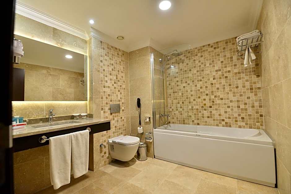 Photo 1 of 1 of Luxury 1 King Bed Suite, Nonsmoking