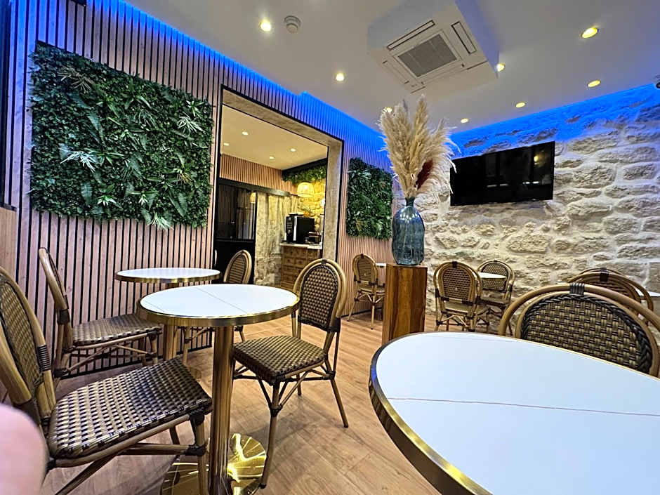 Nation Montmartre Hotel