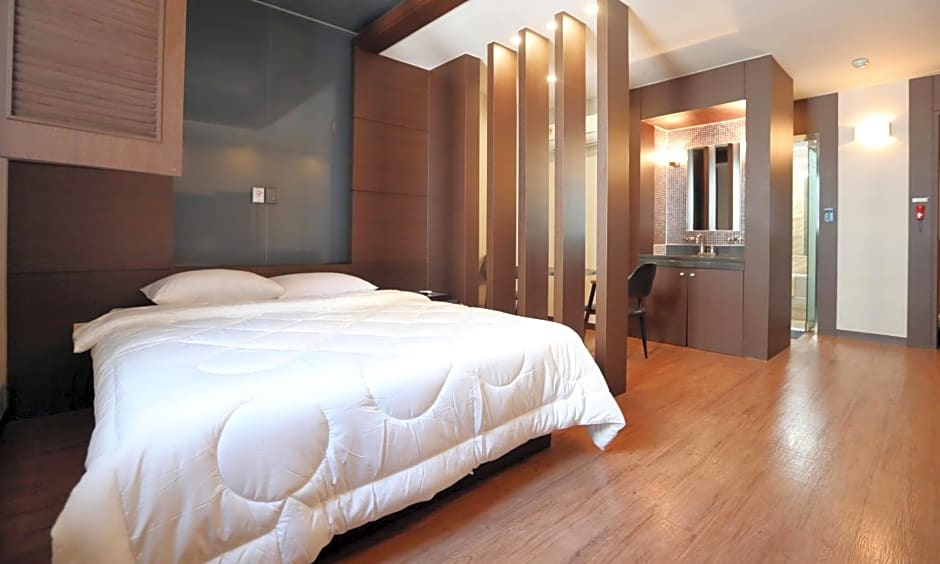 Incheon Airport Hotel June