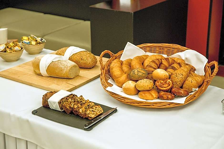 dasbreitehotel am Rhein