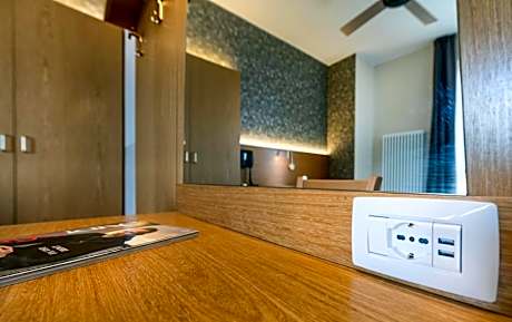 Double or Twin Room with Lake View