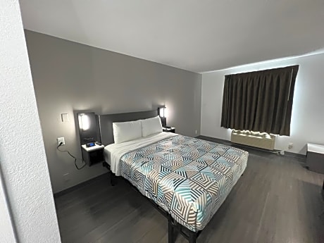 1 QUEEN BED | NON-SMOKING