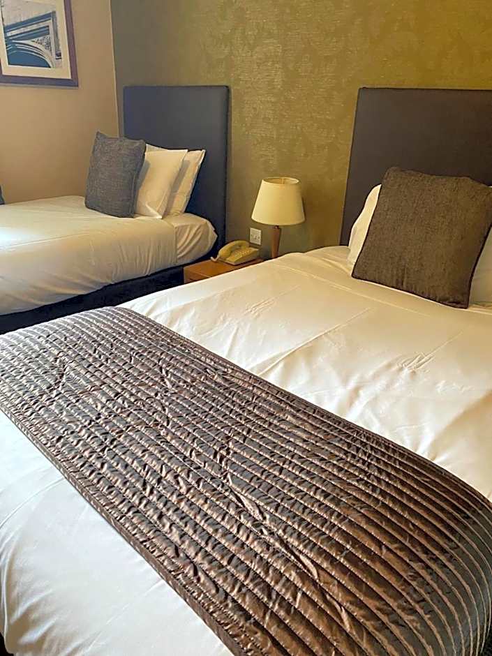 Manor Hotel by Greene King Inns