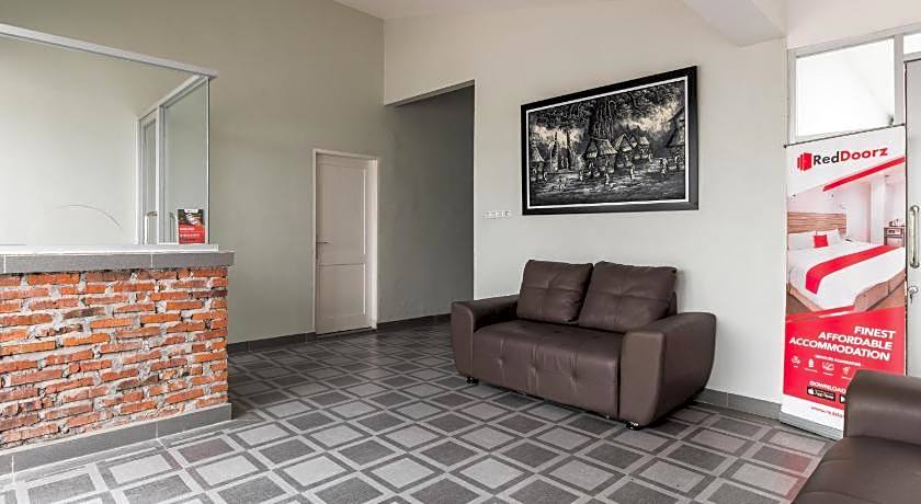 RedDoorz Plus near RS USU Medan 2