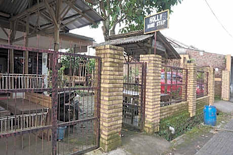 Hotel O Holy HomestayNearWisata Kopi Desa Tamansari