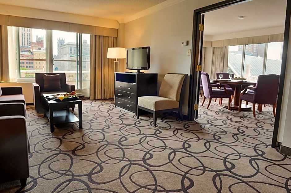 Holiday Inn Montreal Centre Ville Downtown By IHG