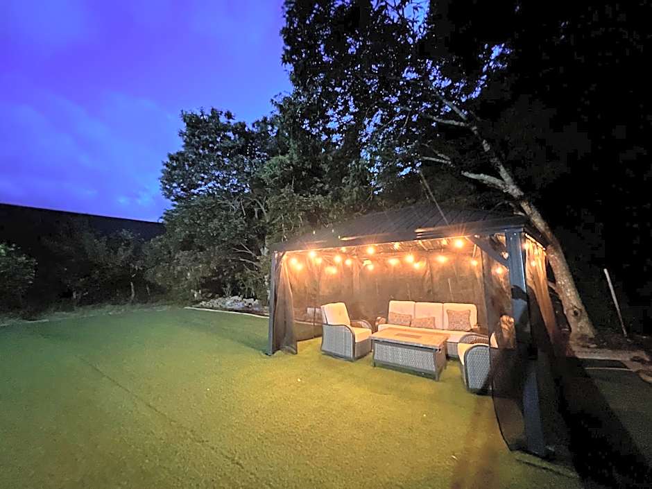 森の香りに包まれたプライベート空間でマイデバイスイマーシブ体験を堪能できる贅沢--BlueFlow KATSUURA