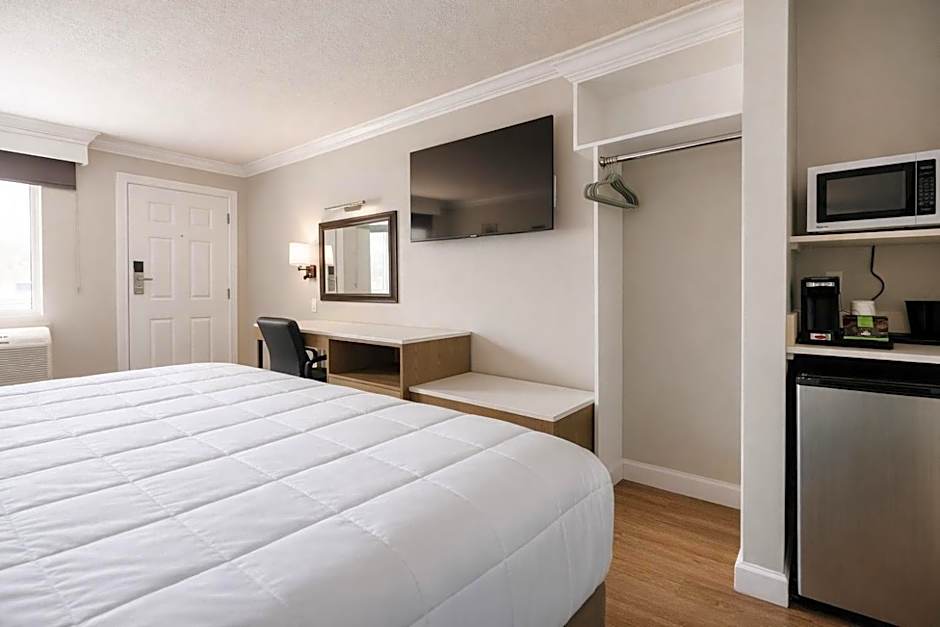 Destin Inn & Suites