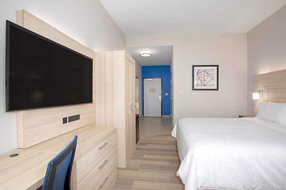 Holiday Inn Express & Suites Phoenix - Glendale Sports Dist By IHG