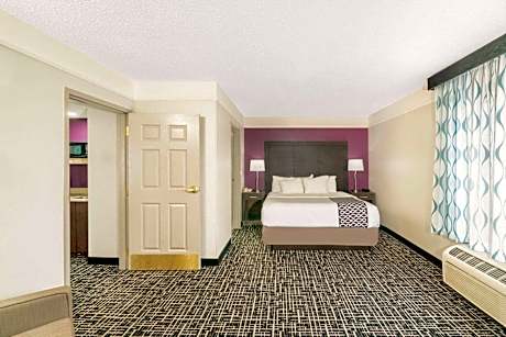 King One Bedroom Suite - Non-Smoking