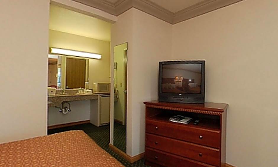Cloverdale Wine Country Inn and Suites