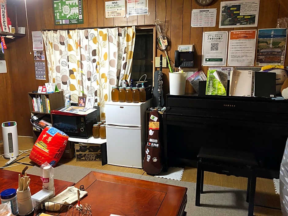 日本一しょぼいゲストハウス ウタラといかん Poor and Shabby GuestHouse "UtaraToikan"