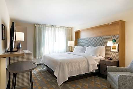 King Room with Roll-In Shower - Disability Access