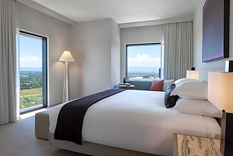 Premium King Corner Room with Mountain View