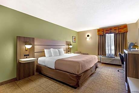 King Room with Accessible Tub - Accessible/Non-Smoking