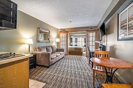 Queen Suite with Sofa-bed - Non-Smoking