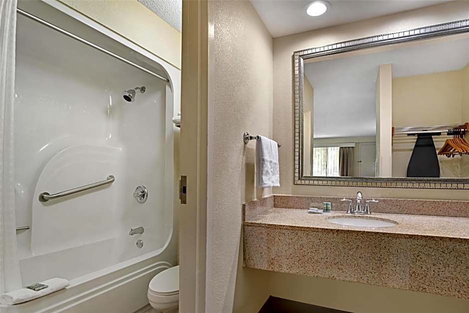 Best Western Inn & Suites Monroe