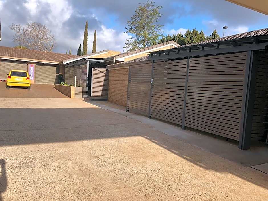 Jacaranda Place Motor Inn