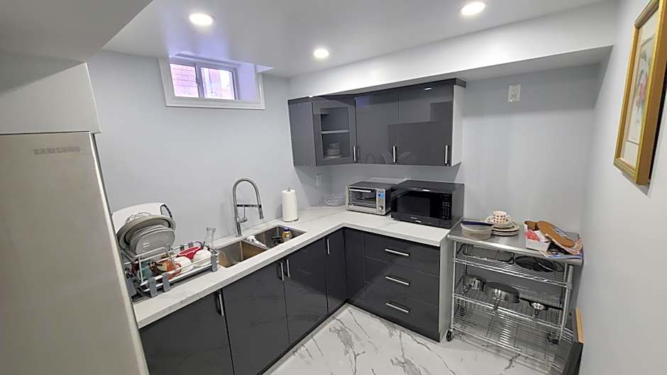 LUXURY 2-BEDROOMS UNIT WITH WIFI, LDR & PARKING.