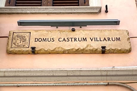 DOMUS CASTRUM VILLARUM B&B