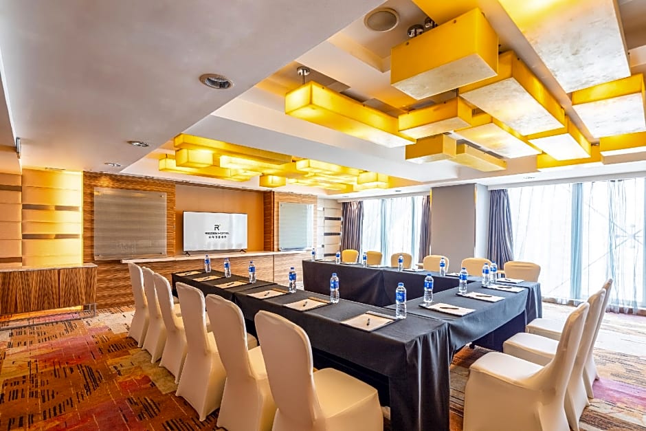 Rezen Hotel Tianjin Binhai