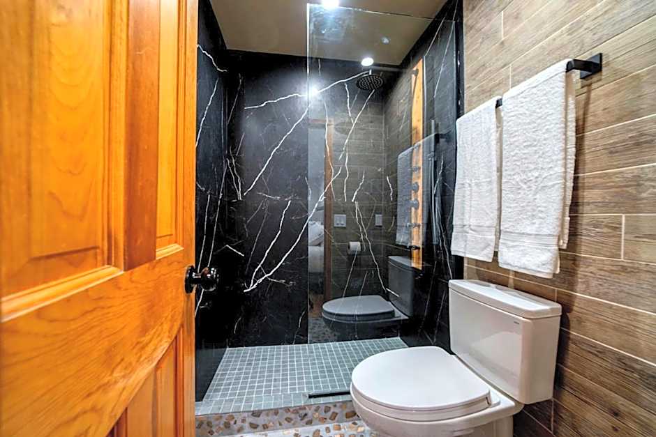 The Haüs Windham - Spacious Suites, Hot Tub, Mountain Views!