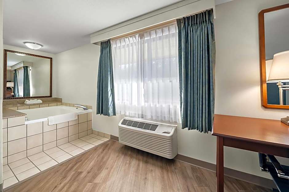 Quality Inn & Suites Black River Falls I-94