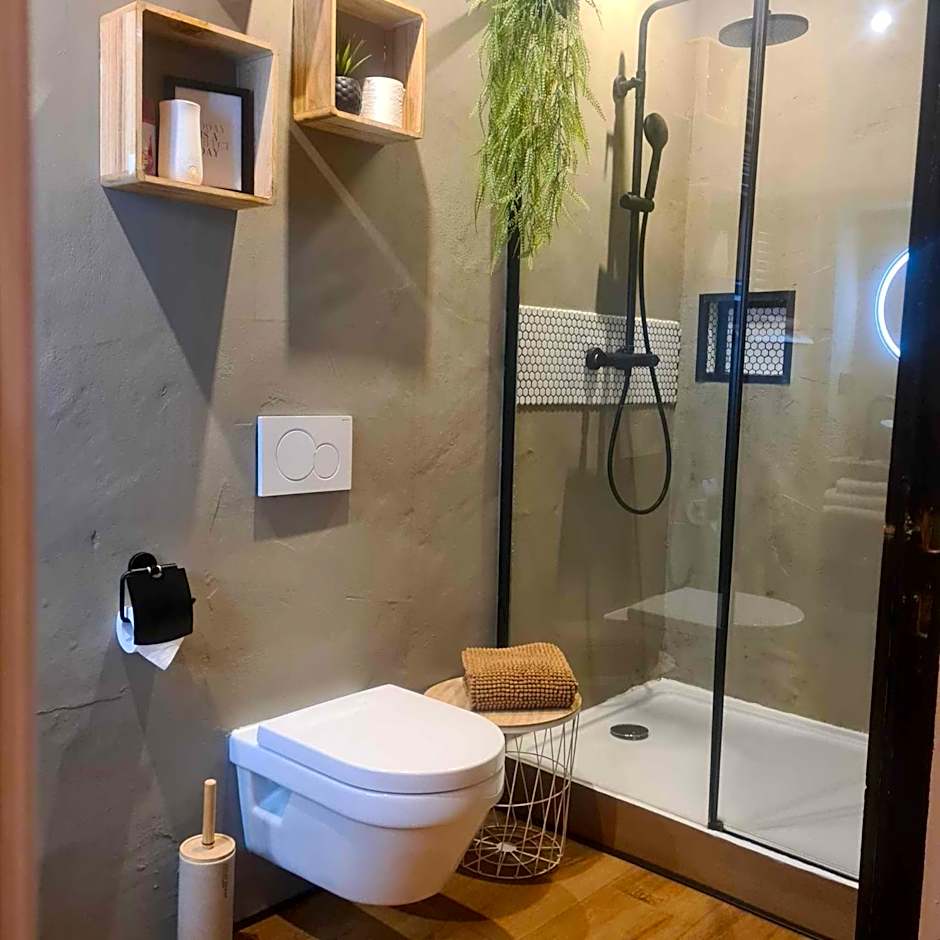 Feel at Home - Holiday Studio