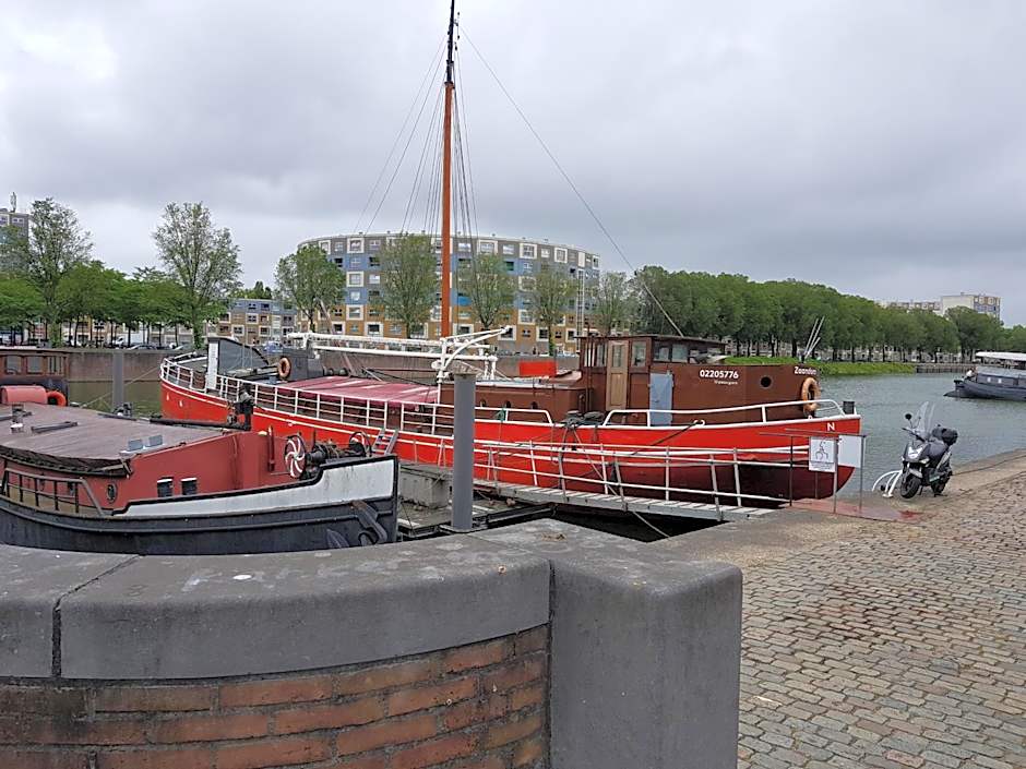 Boat Hotel SIX Rotterdam