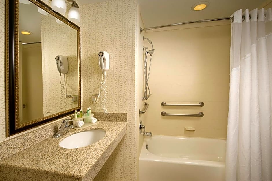 Holiday Inn Express & Suites Columbia - East Elkridge By IHG