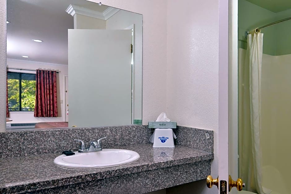 Americas Best Value Inn & Suites Clearlake Wine Country