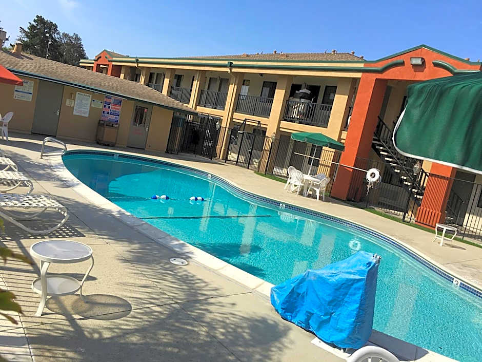 Super 8 by Wyndham Salinas