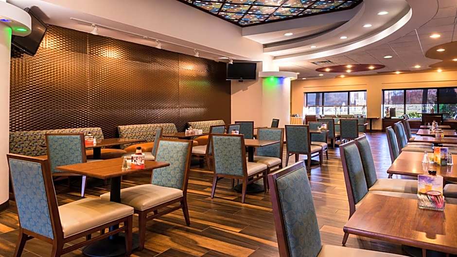 Holiday Inn Hotel & Suites Warren By IHG
