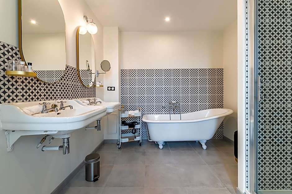 Hôtel Échappée en Baie - Parking privé gratuit dont forfaits bornes électriques réservable