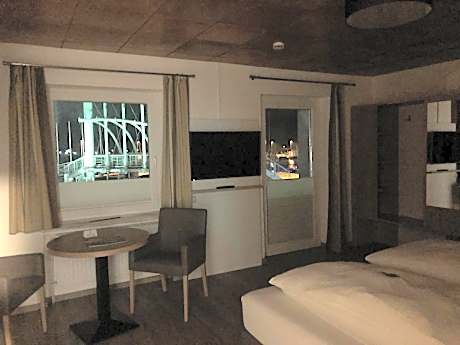 Deluxe Double Room with Balcony and Sea View