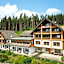 Auerhahn Bed and Breakfast - Black Forest - Waldhotel