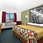 Super 8 by Wyndham Antigo
