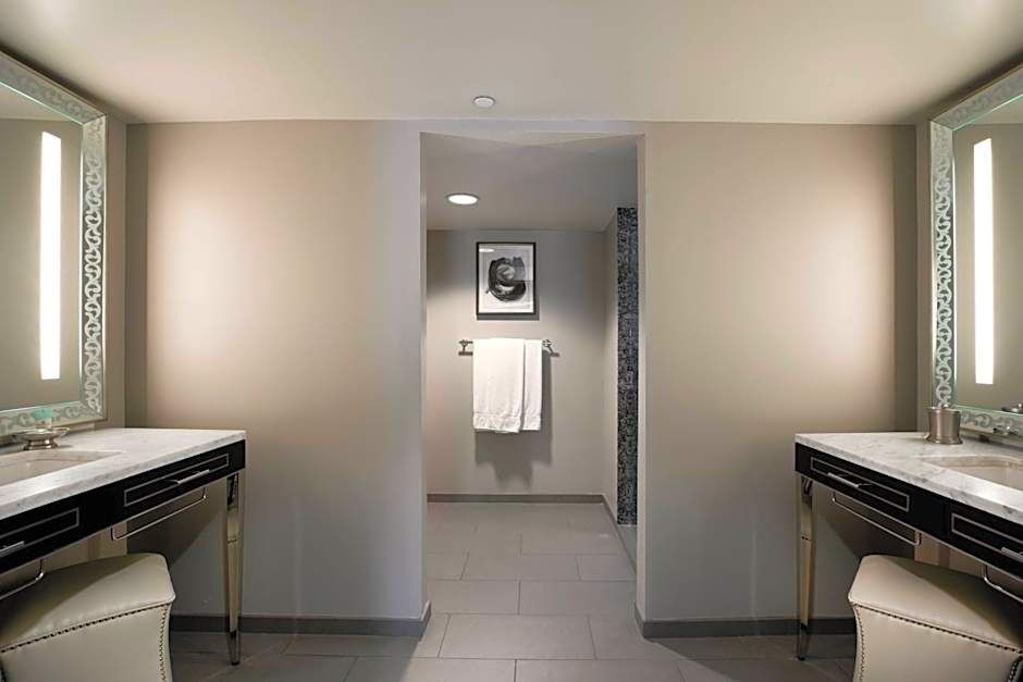 Ambassador Hotel Kansas City, Autograph Collection by Marriott