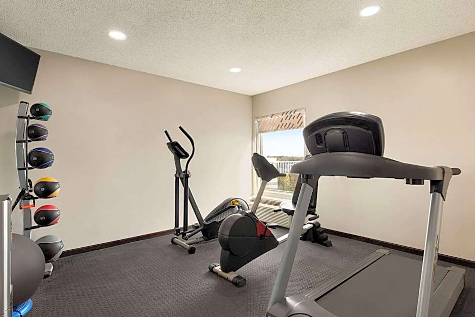 Days Inn by Wyndham Hillsboro