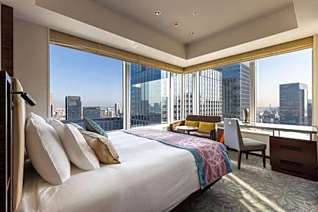 Corner King Room with City View - Non-Smoking