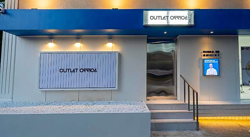 Workers Hotel Ansan by Aank