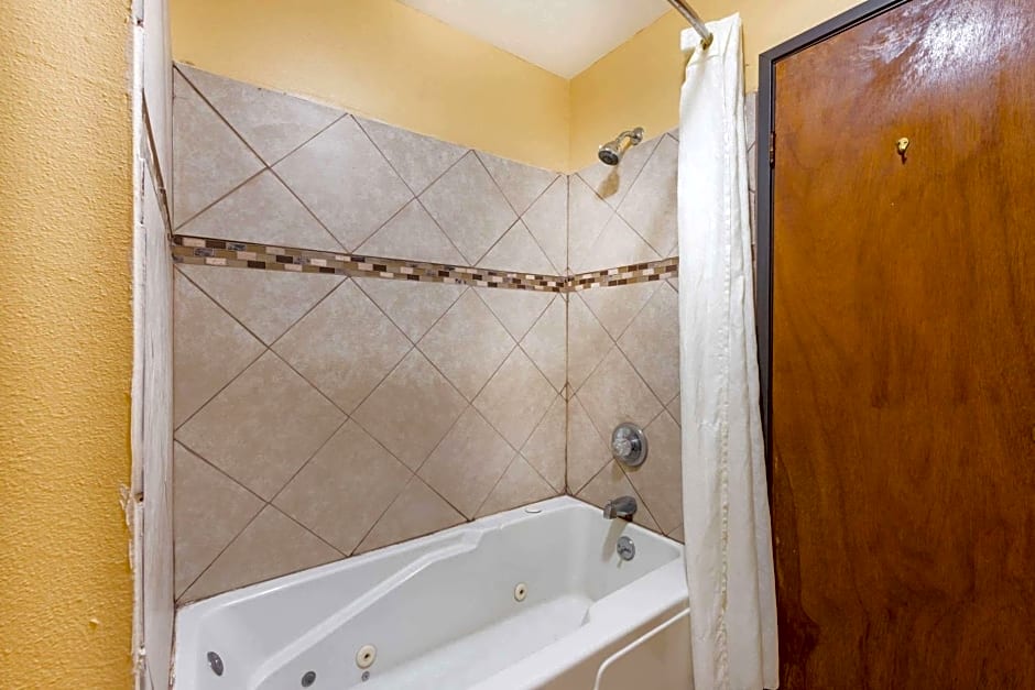 Super 8 by Wyndham Okawville